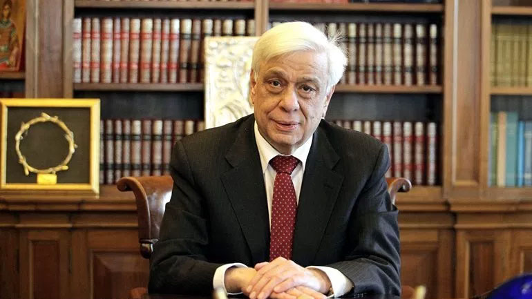 Ο Πρ. Παυλόπουλος παρασημοφόρησε δύο κορυφαίους σύγχρονους ελληνιστές