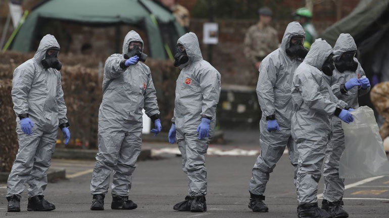 Ρωσικά ερωτήματα στο βρετανικό ΥΠΕΞ για το «Novichok» το οποίο ήθελε να κρύψει και η Κλίντον