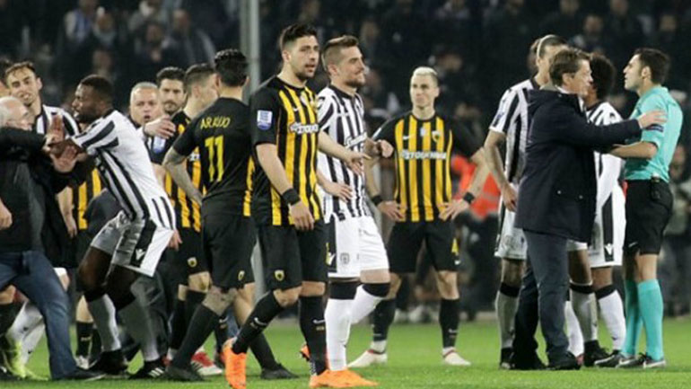 Όλοι τους είναι νάνοι μπροστά στο ποδόσφαιρο