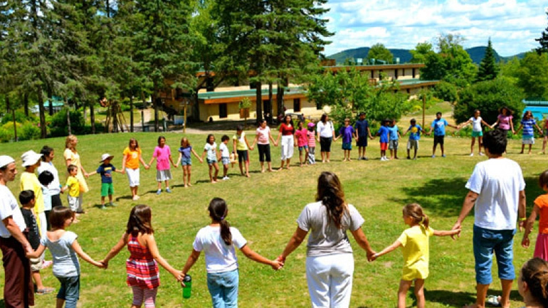 Αρχίζει η υποβολή αιτήσεων για τις παιδικές κατασκηνώσεις του ΟAEΔ