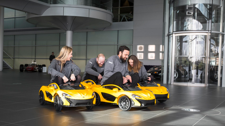 Μια χαρά περνάνε στη McLaren!