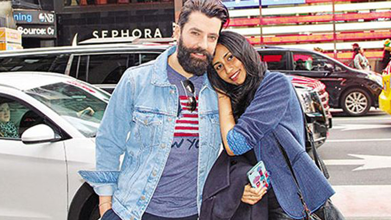 Το μοντέλο Νεκτάριος Κυρκόπουλος είναι ζευγάρι με την Ινδή καλλονή Νταρμίτα Ράο