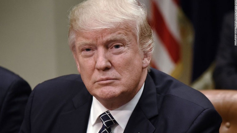 Νέα επίθεση του προέδρου Τραμπ στην Amazon και τη Washington Post