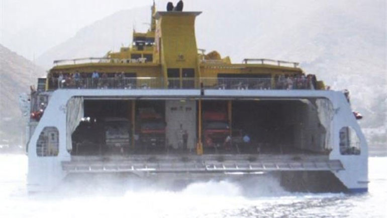 Επιστρέφει στον Πειραιά το «FlyingCat 6» λόγω μηχανικής βλάβης