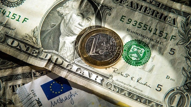 Πτώση σημειώνει το ευρώ στην αγορά συναλλάγματος