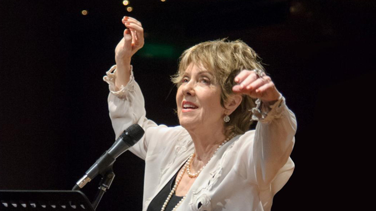 H Γιοβάννα τραγουδά Σπήλιο Μεντή σε μία απρόσμενη συναυλία στο Half Note