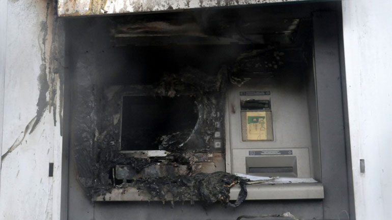 Οινόφυτα: Ανατίναξαν ATM και έκλεψαν κασετίνες με 1.410 ευρώ