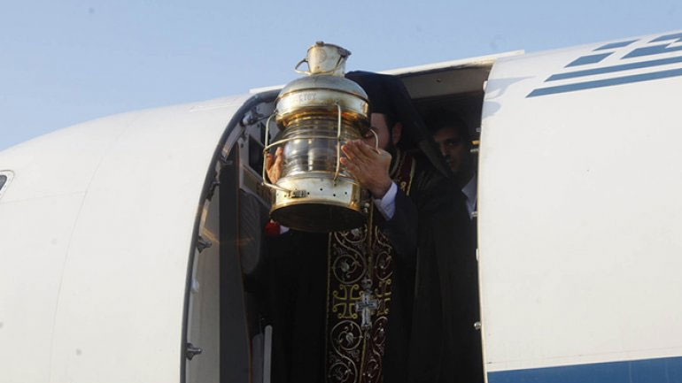 Στις 18.30 το απόγευμα του Μ. Σαββάτου το Άγιο Φως στην Αθήνα