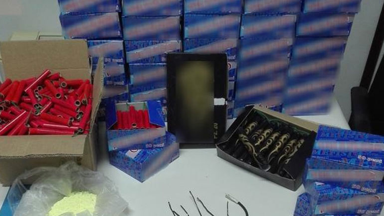 Καλαμάτα: Συνελήφθη 19χρονος με 2.110 κροτίδες και τρεις πυροκροτητές