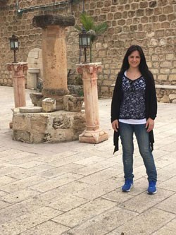 Η ανταποκρίτρια του zougla.gr στα Ιεροσόλυμα, Έλενα Καραθάνου