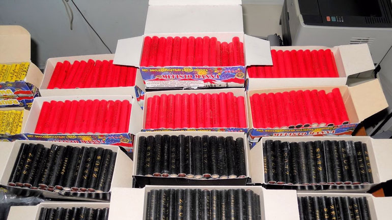 Πάτρα: Συνελήφθη 52χρονη εργαζόμενη σε περίπτερο με 1.200 κροτίδες