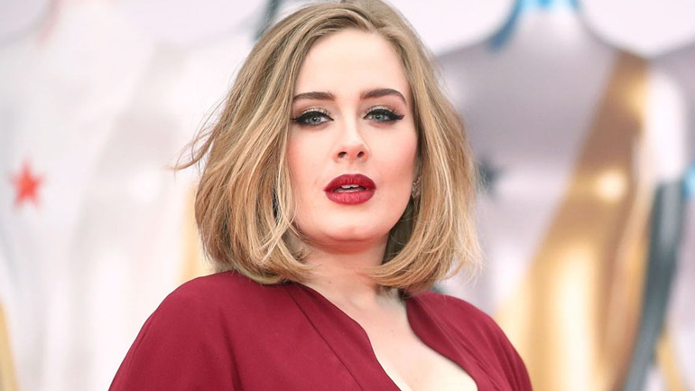 Κουμπάρα έγινε η Adele! Πάντρεψε τους δύο καλύτερούς της φίλους