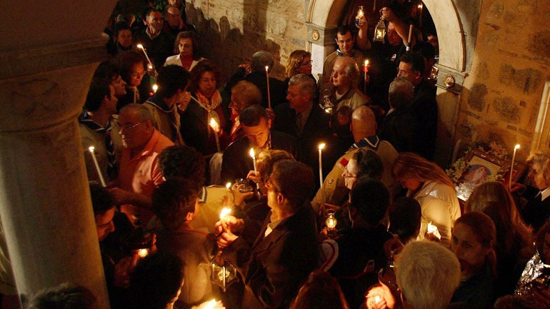 Παραλαβή του Αγίου Φωτός από τον ΥΦΥΠΕΞ Γ. Αμανατίδη