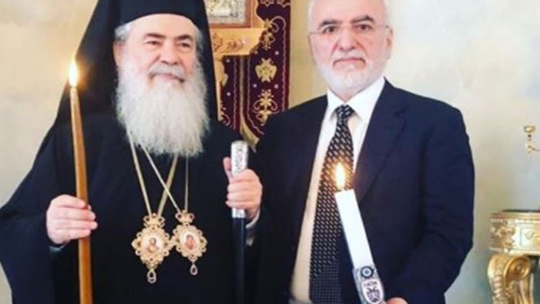 Ο Ιβάν Σαββίδης με λαμπάδα ΠΑΟΚ στα Ιεροσόλυμα