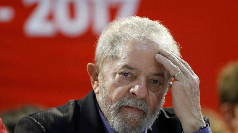 Βραζιλία: Διατεθειμένος να παραδοθεί στην αστυνομία δηλώνει πρώην πρόεδρος Λούλα