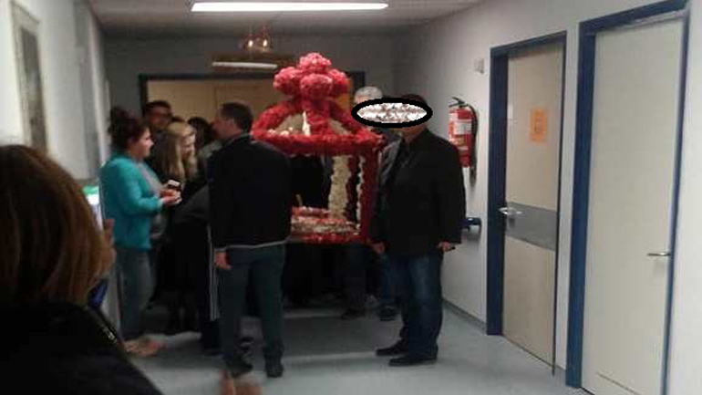 Συγκίνηση και δάκρυα στην περιφορά του Επιταφίου μέσα στο Πανεπιστημιακό Νοσοκομείο της Πάτρας Συγκίνηση και δάκρυα στην περιφορά του Επιταφίου μέσα στο Πανεπιστημιακό Νοσοκομείο της Πάτρας