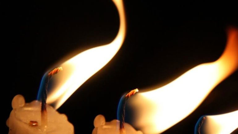 Με ιδιωτική πτήση έφθασε στην Κύπρο το Άγιο Φως