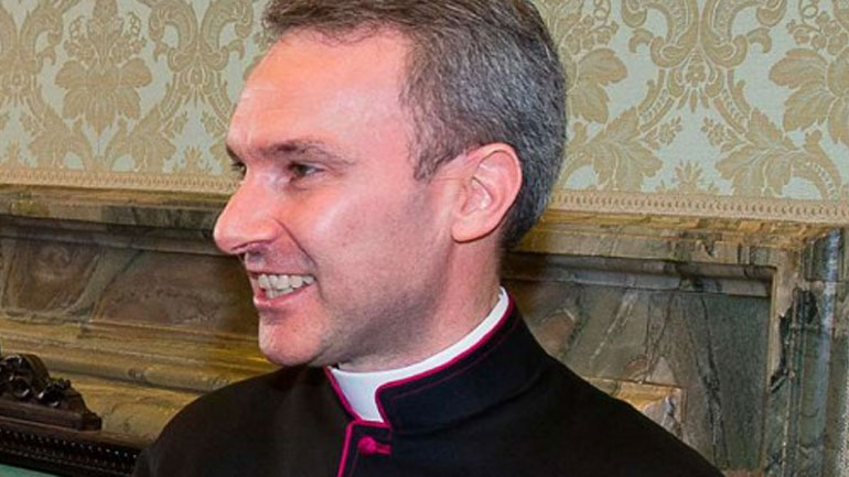 Συνελήφθη ιερέας και πρώην διπλωμάτης στο Βατικανό για παιδική πορνογραφία