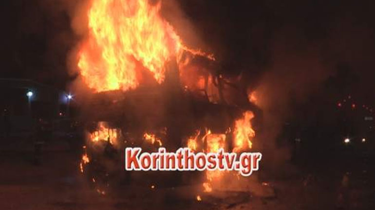 Αυτοκίνητο «λαμπάδιασε» εν κινήσει στον Ισθμό της Κορίνθου