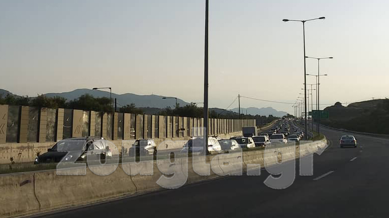 Ουρές χιλιομέτρων στην εθνική οδό Αθηνών – Κορίνθου