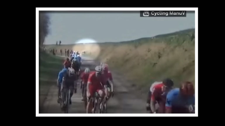 Σοκ: Ποδηλάτης καταρρέει και χάνει τη ζωή του σε αγώνα στη Γαλλία