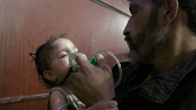 Βρετανία-Μέι: «Αν επιβεβαιωθεί η χημική επίθεση στην Ντούμα, ο Άσαντ πρέπει να λογοδοτήσει»