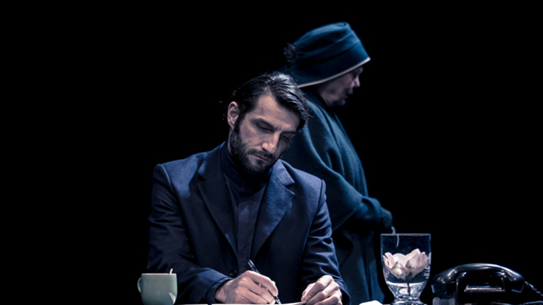 Παράταση παραστάσεων για το έργο «Αμφιβολία» στο Θέατρο Ροές