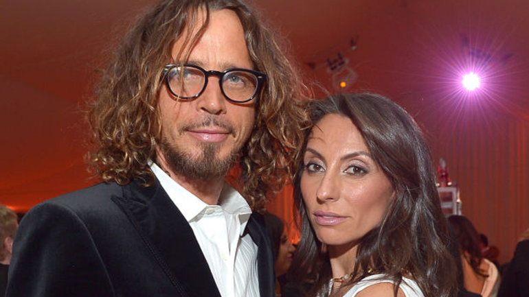 H σύζυγος του Κρις Κορνέλ, Βίκυ Καραγιάννη, στηρίζει τη μάχη κατά των εξαρτήσεων