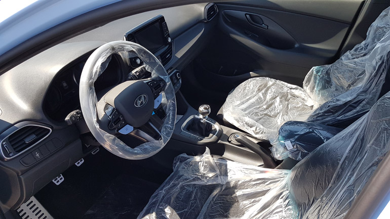 Το εσωτερικό του μοντέλου καλυμμένο με προστατευτικά πλαστικά