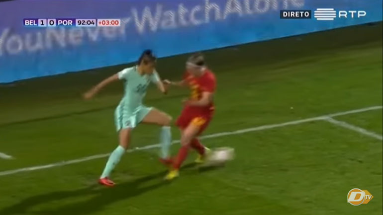 Ντρίμπλα σε αγώνα γυναικών που θα τη ζήλευε ακόμη και ο Μέσι!