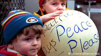 «Peace Please». Μπέλφαστ, 9 Απριλίου 1998