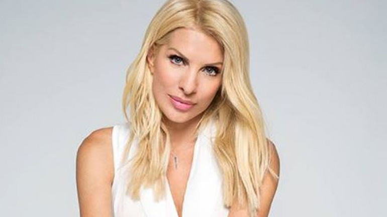 Ελένη Μενεγάκη: Ποιον γνωστό παρουσιαστή θέλει στο πλευρό της;