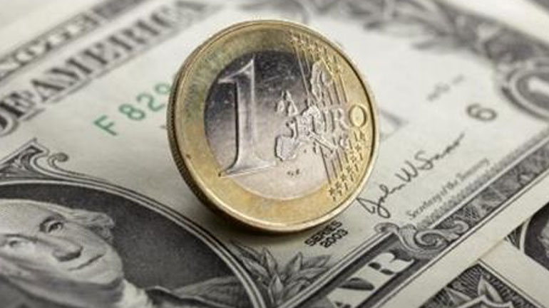 Σταθεροποιητικά στα 1,2323 δολάρια το ευρώ