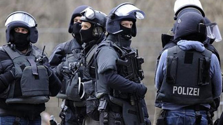 Σικελία: 13 συλλήψεις για παράνομη μεταφορά τσιγάρων και μεταναστών