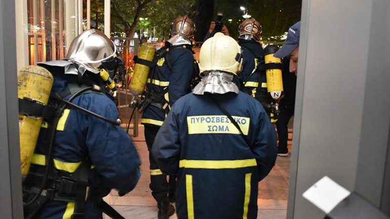 Εντυπωσιακή άσκηση της Πυροσβεστικής στο Δικαστικό Μέγαρο Λάρισας