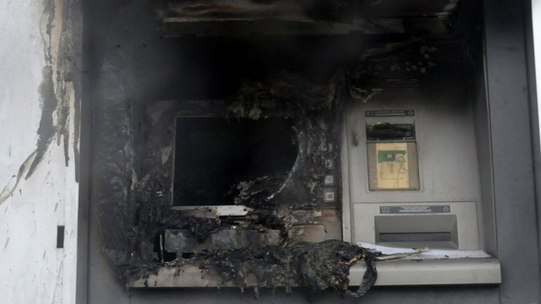 Σε εξέλιξη οι έρευνες της ΕΛ.ΑΣ. για τον εντοπισμό των δραστών που ανατίναξαν ΑΤΜ στην Κηφισιά