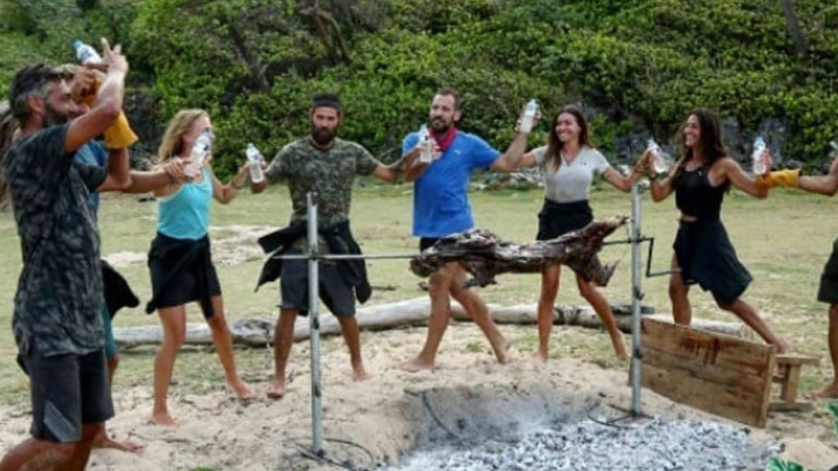 Το παραδοσιακό Πάσχα των διασήμων στο Survivor – Το σουβλιστό αρνί και το γλέντι στην καλύβα