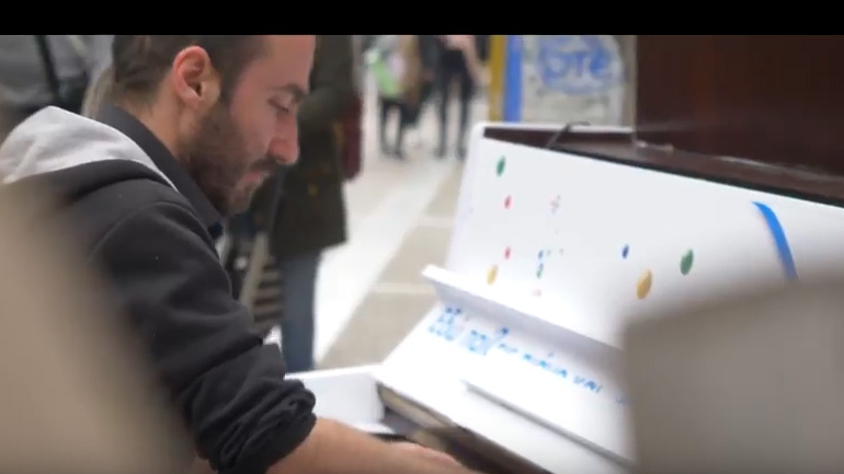 Ανυποψίαστοι πολίτες ζουν μια διαφορετική εμπειρία με τον ΟΠΑΠ με αφορμή το «Piano Day»