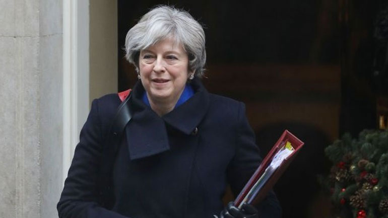 Η Μέι διέταξε βρετανικά υποβρύχια να κινηθούν προς τη Συρία