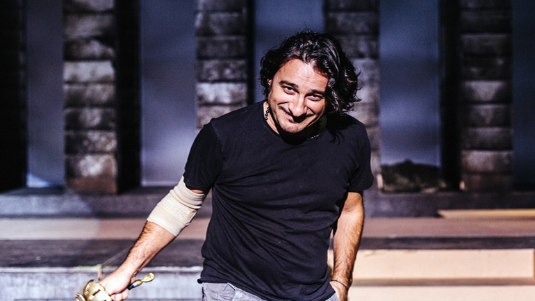 «Ερωτευμένος Σαίξπηρ» με τον Βασίλη Χαραλαμπόπουλο στον «Ελληνικό Κόσμο»