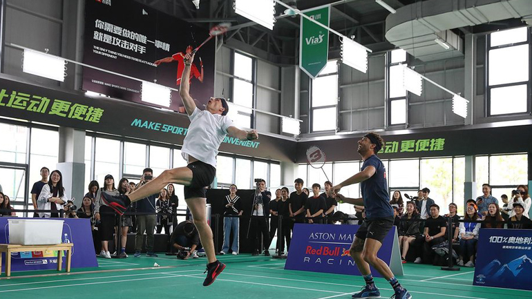 Το έριξαν στο μπάντμιντον οι οδηγοί της Red Bull Racing