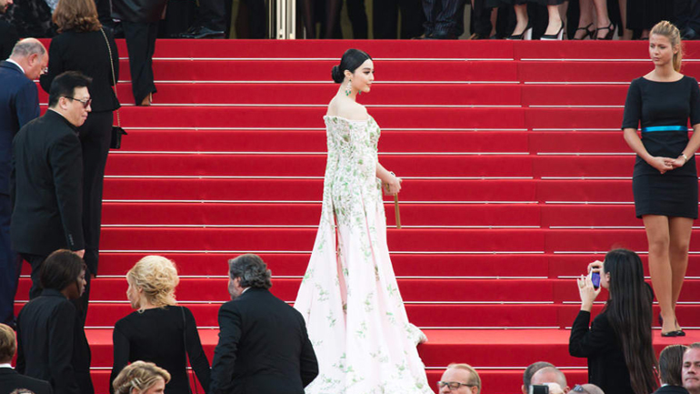 Το Φεστιβάλ των Καννών προσκάλεσε τον Ιρανό σκηνοθέτη Τ. Παναχί και τον Ρώσο συνάδελφό του Κ.  Σερεμπρένικοφ