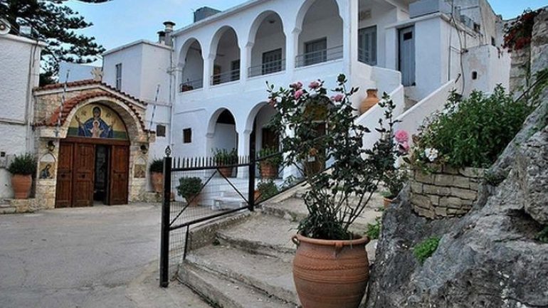 Οι «διαβασμένοι» ιερόσυλοι και η μοναχή