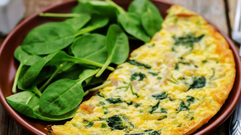 Λαχταριστή ομελέτα με μπρόκολο και σπανάκι