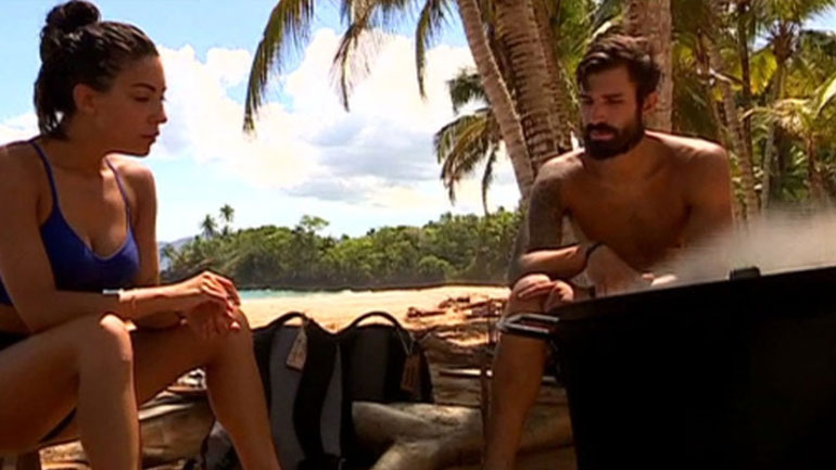 Survivor: Η Φελίσια Λαπάτη εκδηλώνει το ενδιαφέρον της για τον Νάσο Παπαργυρόπουλο