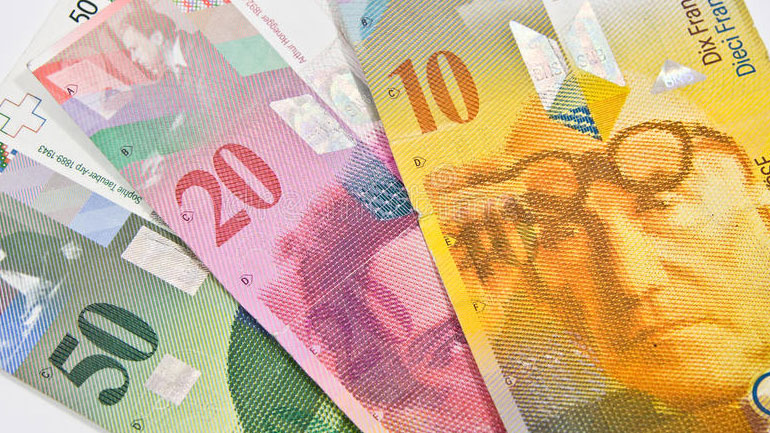 Bloomberg: Η διολίσθηση του ελβετικού φράγκου οφείλεται πιθανόν στις κυρώσεις ΗΠΑ κατά Ρωσίας