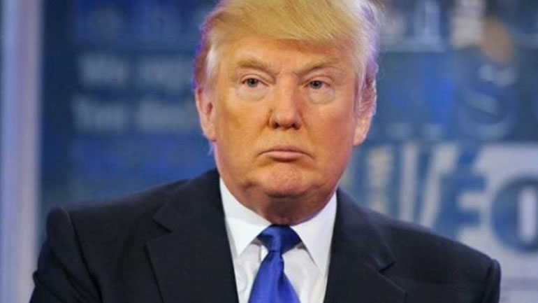 Ο Τραμπ αποκαλεί «ψεύτη» τον πρώην διευθυντή του FBI Τζέιμς Κόμι