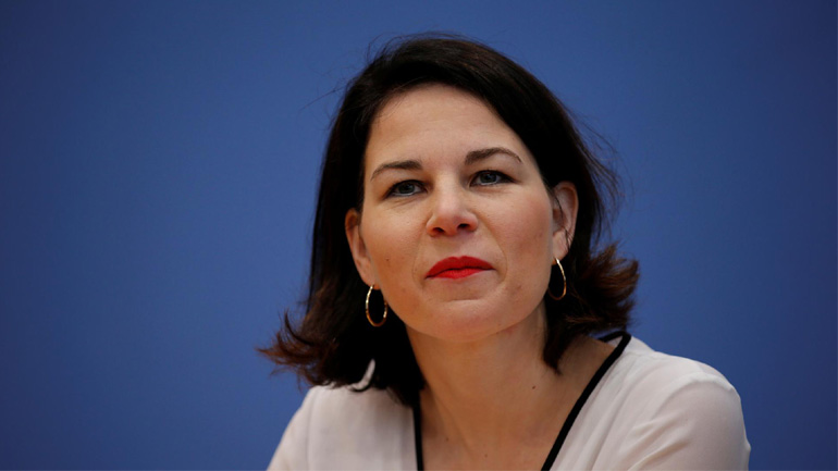 Η συμπρόεδρος των Γερμανών Πρασίνων υπέρ της ελάφρυνσης του ελληνικού χρέους