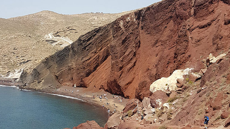 Σαντορίνη: Νέα μεγάλη κατολίσθηση στην Κόκκινη Παραλία