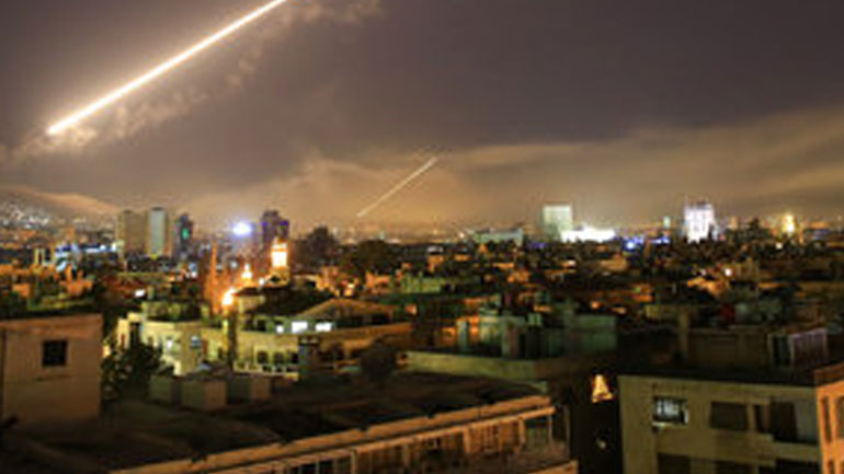 Τι γνωρίζουμε μέχρι στιγμής για τα πλήγματα εναντίον συριακών στόχων